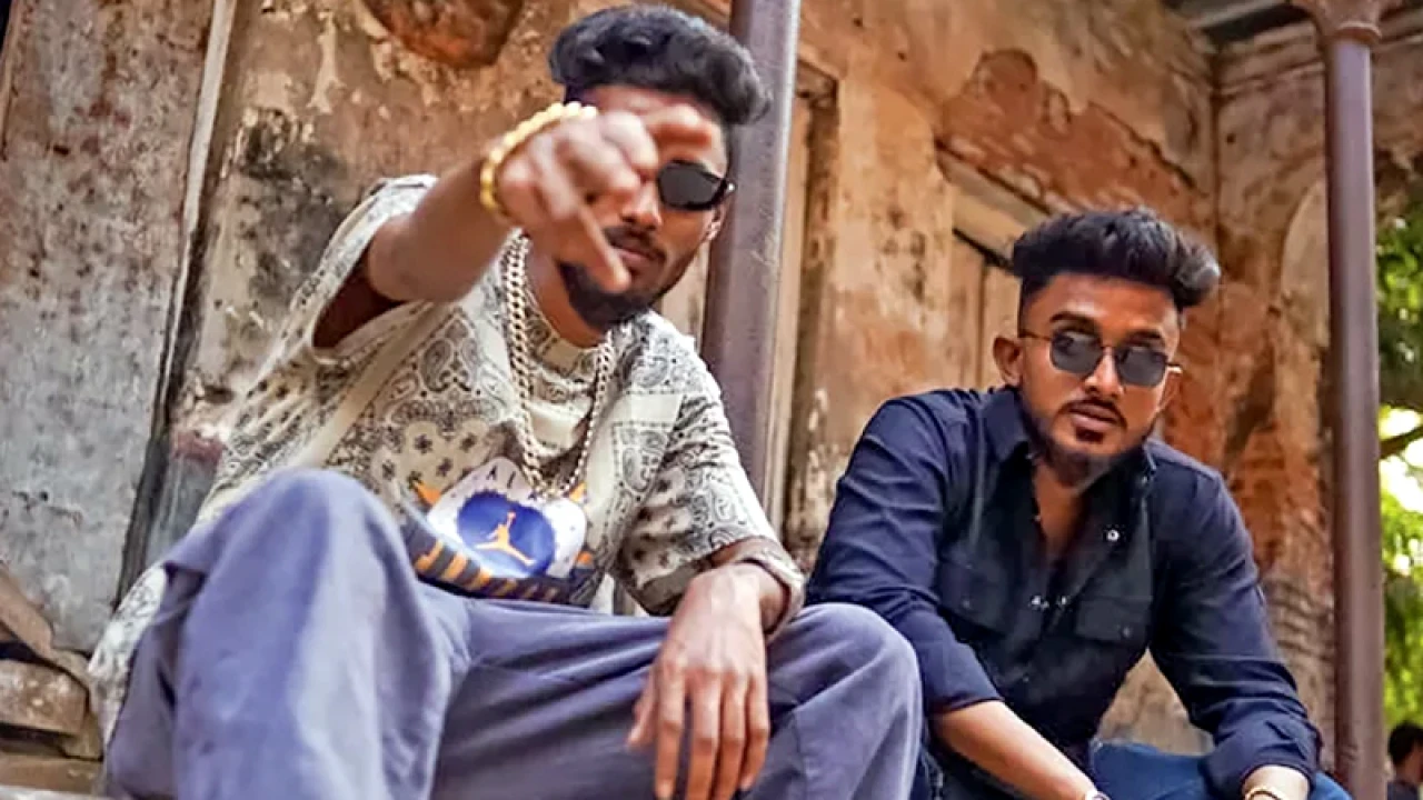 ‘আওয়াজ উডা’ ও ‘কথা ক’ গানের পেছনের গল্প