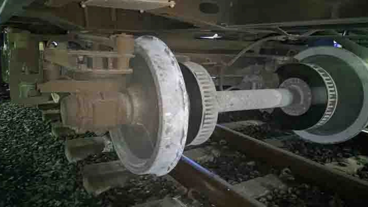 গাজীপুরে বগি লাইনচ্যুত, উত্তরবঙ্গের সঙ্গে ট্রেন চলাচল বন্ধ