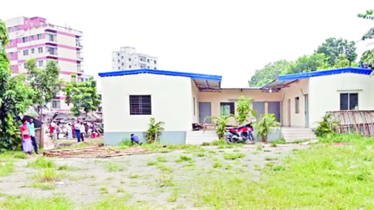 খালের জায়গা নাল দেখিয়ে গড়ে উঠেছে ‘সুরের ধারা’