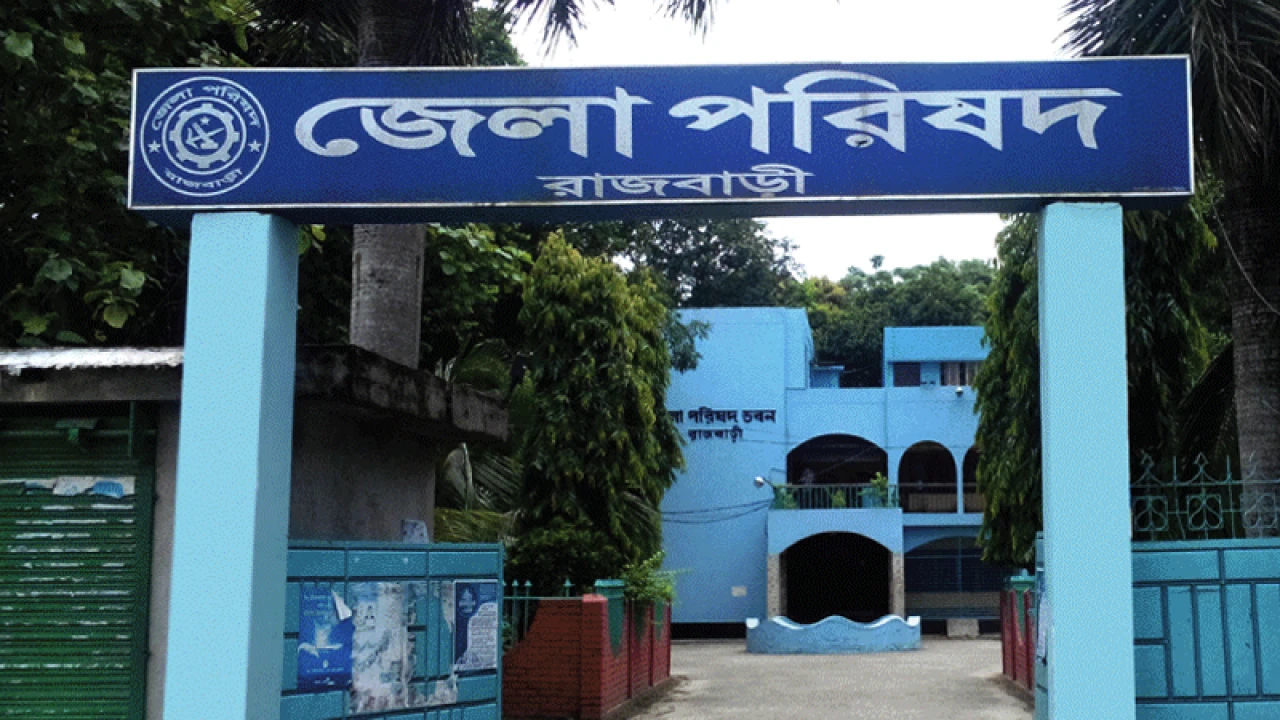 আত্মগোপনে জনপ্রতিনিধিরা, দুর্ভোগে সেবাগ্রহীতারা