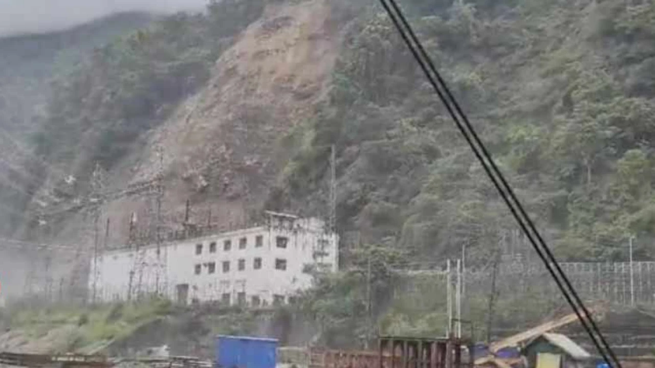 ভেঙে পড়ল তিস্তা বাঁধ বিদ্যুৎকেন্দ্র