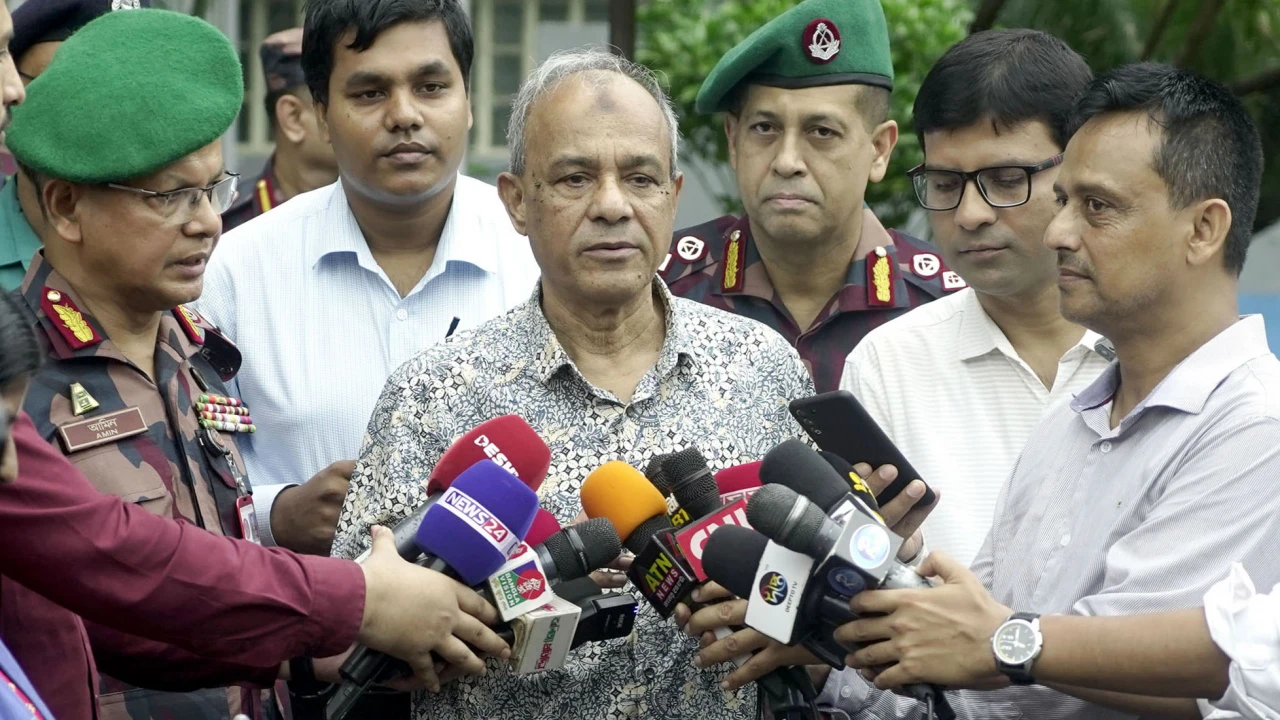 সহিংসতায় আহতরা বিশ্বমানের চিকিৎসা পাচ্ছেন: স্বরাষ্ট্র উপদেষ্টা