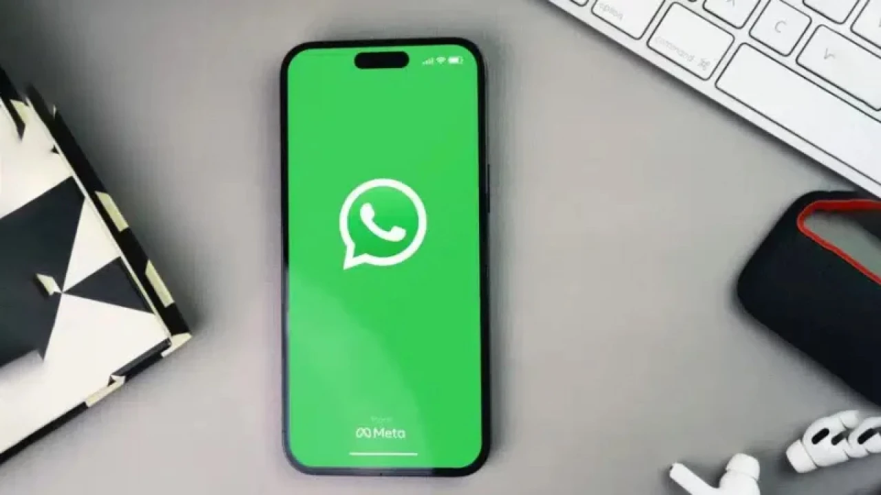 হোয়াটসঅ্যাপে মেসেজের জবাব দেওয়া যাবে স্টিকারে