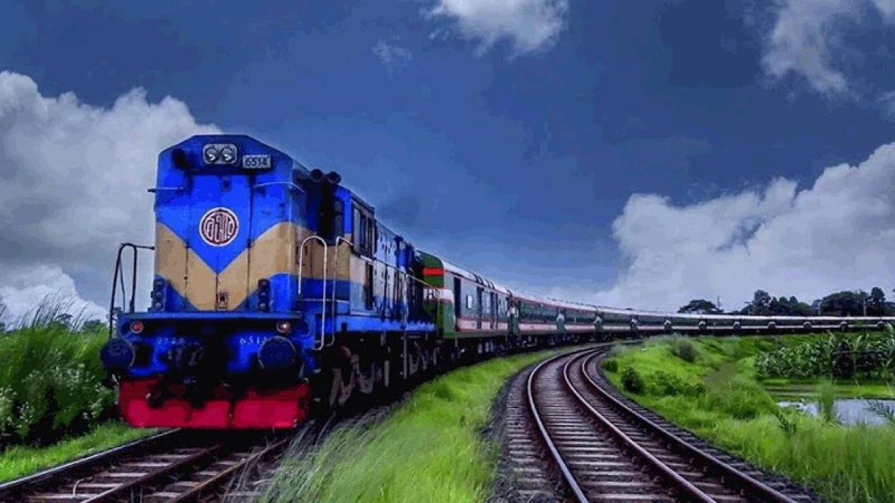 যে কারণে ৬ ঘণ্টা বন্ধ ছিল ঢাকার সঙ্গে উত্তরবঙ্গের ট্রেন চলাচল