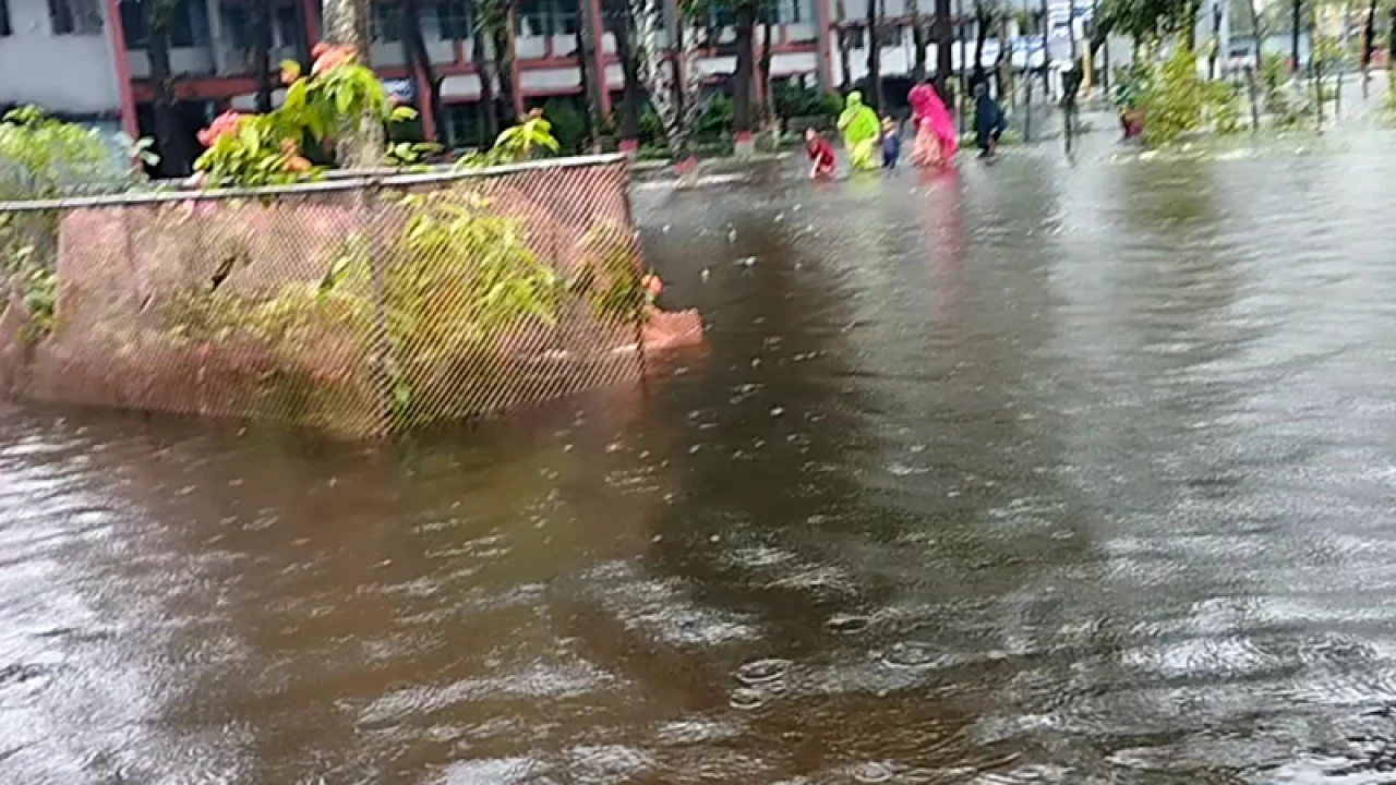 নোয়াখালীতে ২০ লাখ মানুষ পানিবন্দি