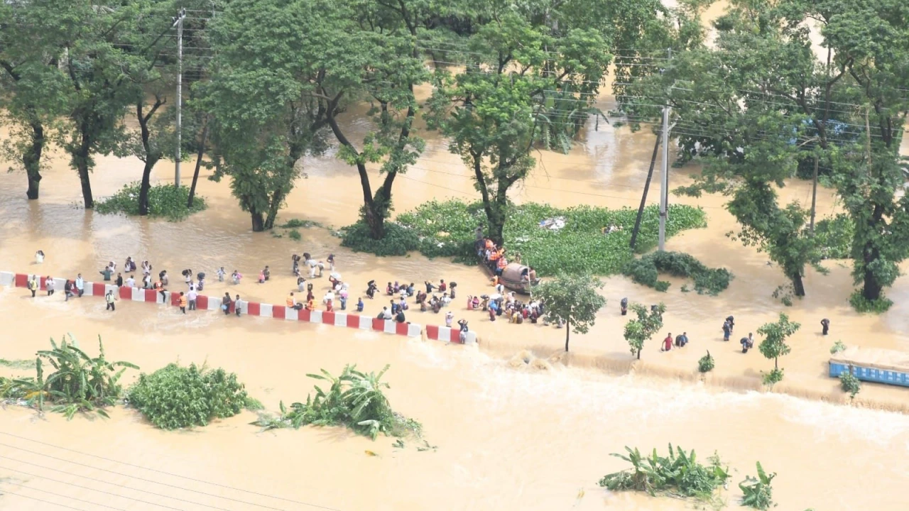 ত্রাণ থাকলেও পৌঁছানো কঠিন