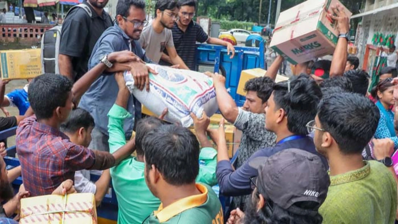 টিএসসিতে আজও চলছে গণত্রাণ সংগ্রহ (ভিডিও)