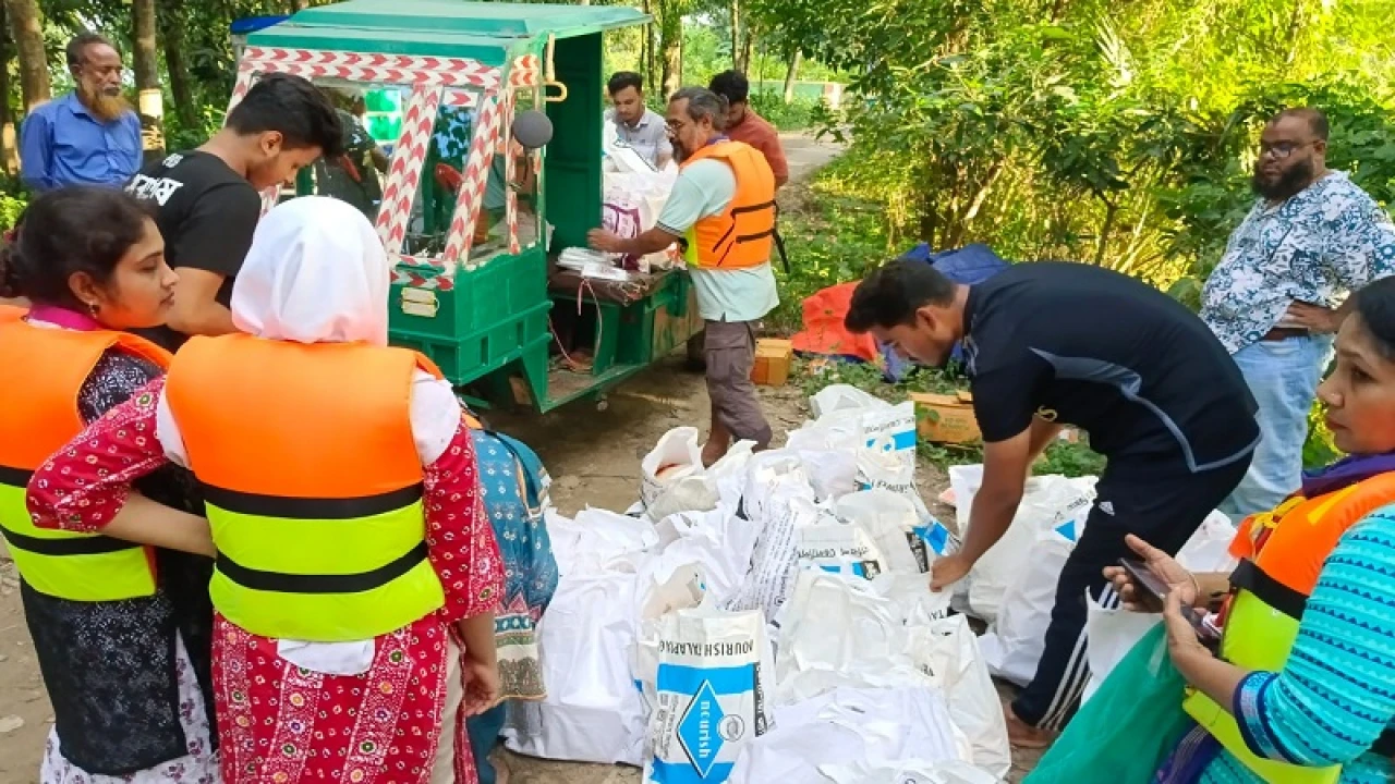 বন্যাত্রাণে ঢাকা থিয়েটার ও গ্রাম থিয়েটার