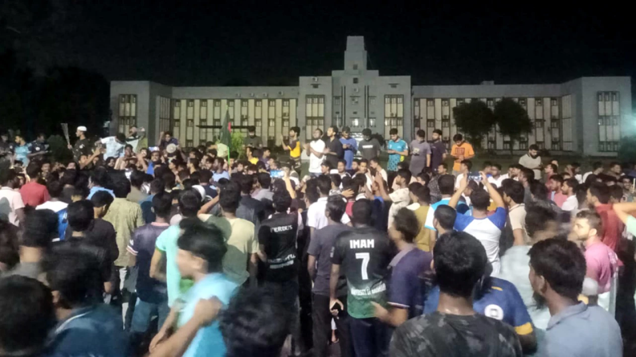 শিক্ষার্থীদের ওপর আনসার সদস্যদের হামলার প্রতিবাদে রাবিতে বিক্ষোভ