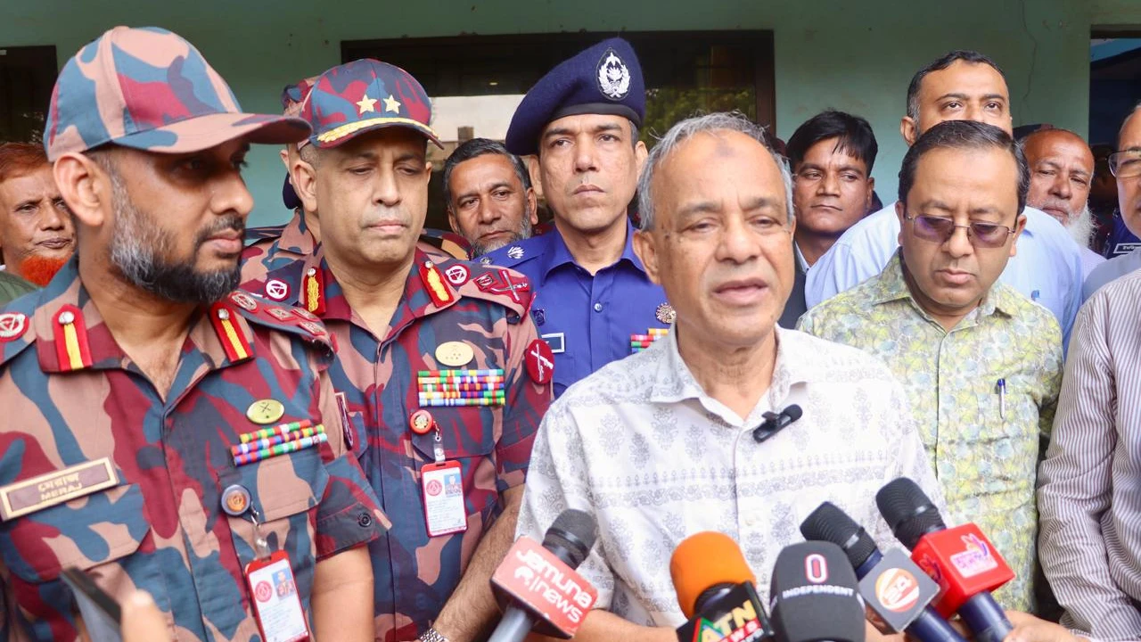 জনগণ সঙ্গে থাকলে সব সমস্যার সমাধান সম্ভব: স্বরাষ্ট্র উপদেষ্টা