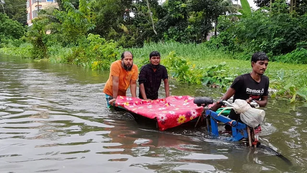 বন্যা পরিস্থিতির অবনতি, নোয়াখালীতে ৫ জনের মৃত্যু