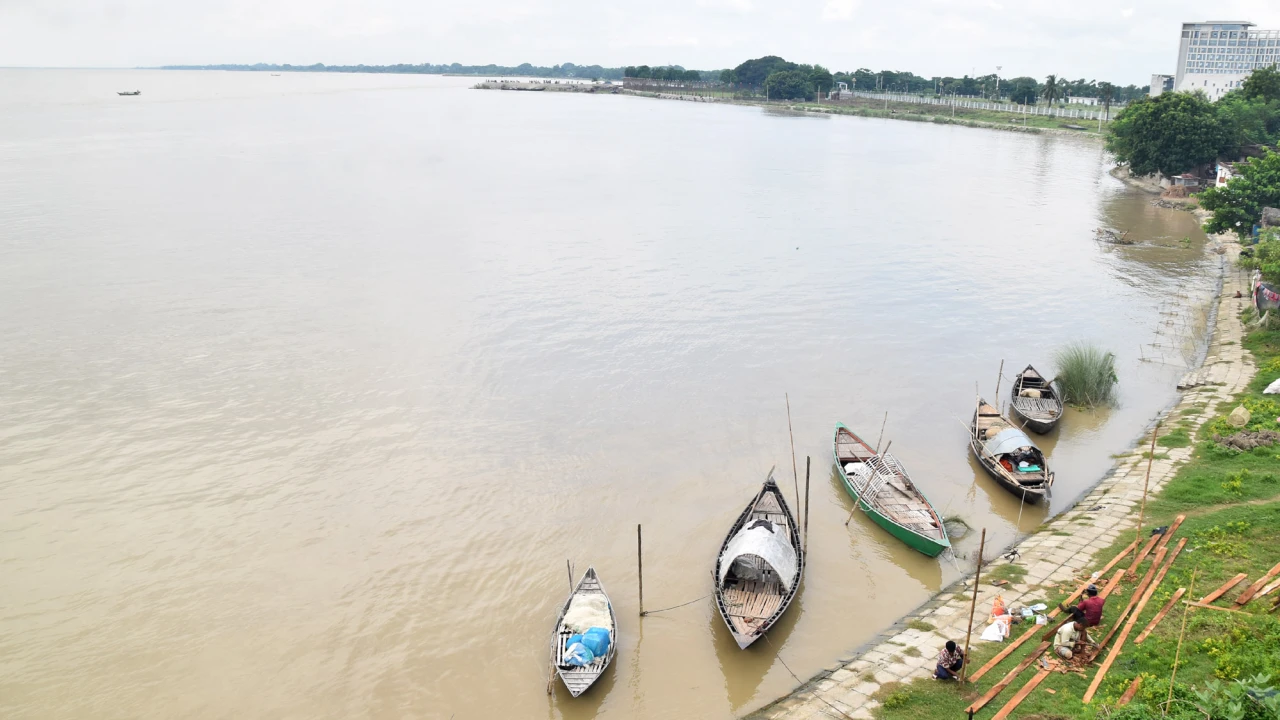 ফারাক্কার গেট খুলে দেওয়ায় রাজশাহীতে বাড়ছে পানি