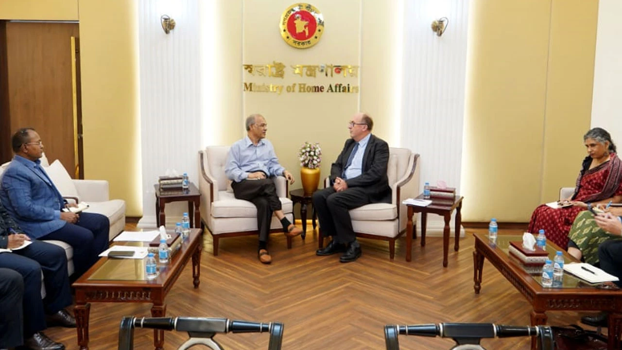 গণহত্যা তদন্তে স্বরাষ্ট্র উপদেষ্টার সঙ্গে জাতিসংঘ প্রতিনিধি দলের সাক্ষাৎ