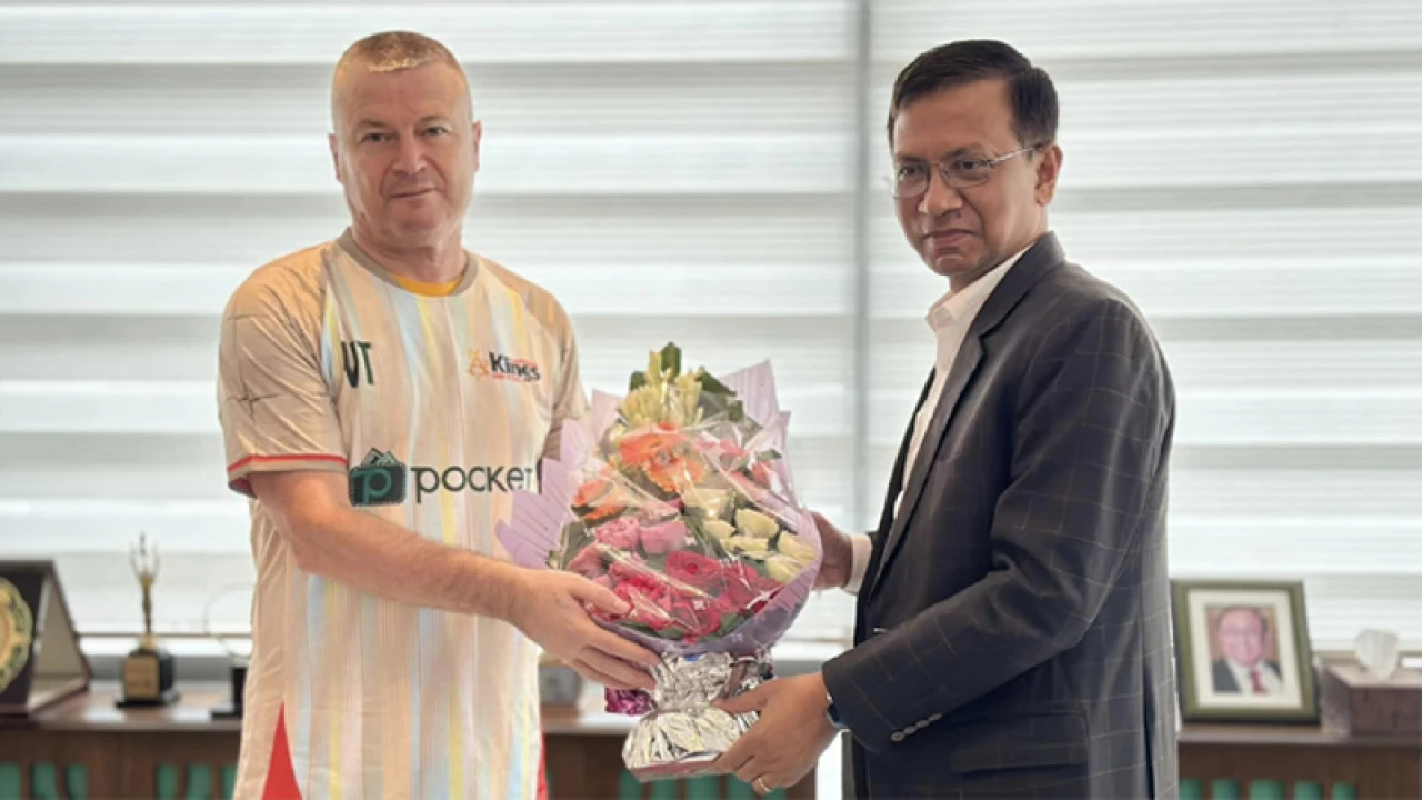 ঢাকায় পৌঁছালেন বসুন্ধরা কিংসের নতুন কোচ