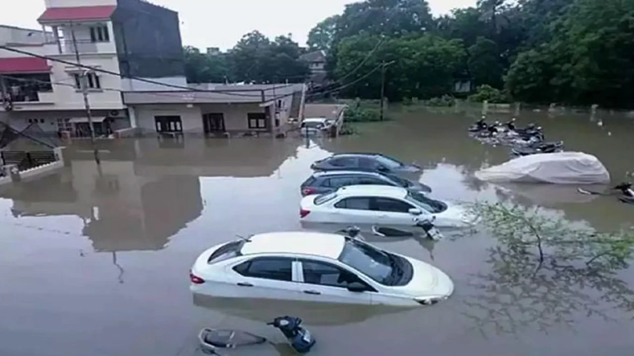 গুজরাটে ভয়াবহ বন্যা, ২৯ জনের মৃত্যু