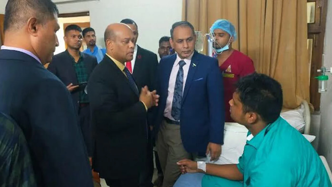 সমন্বয়ক হাসনাতকে দেখতে হাসপাতালে গেলেন বেবিচক চেয়ারম্যান