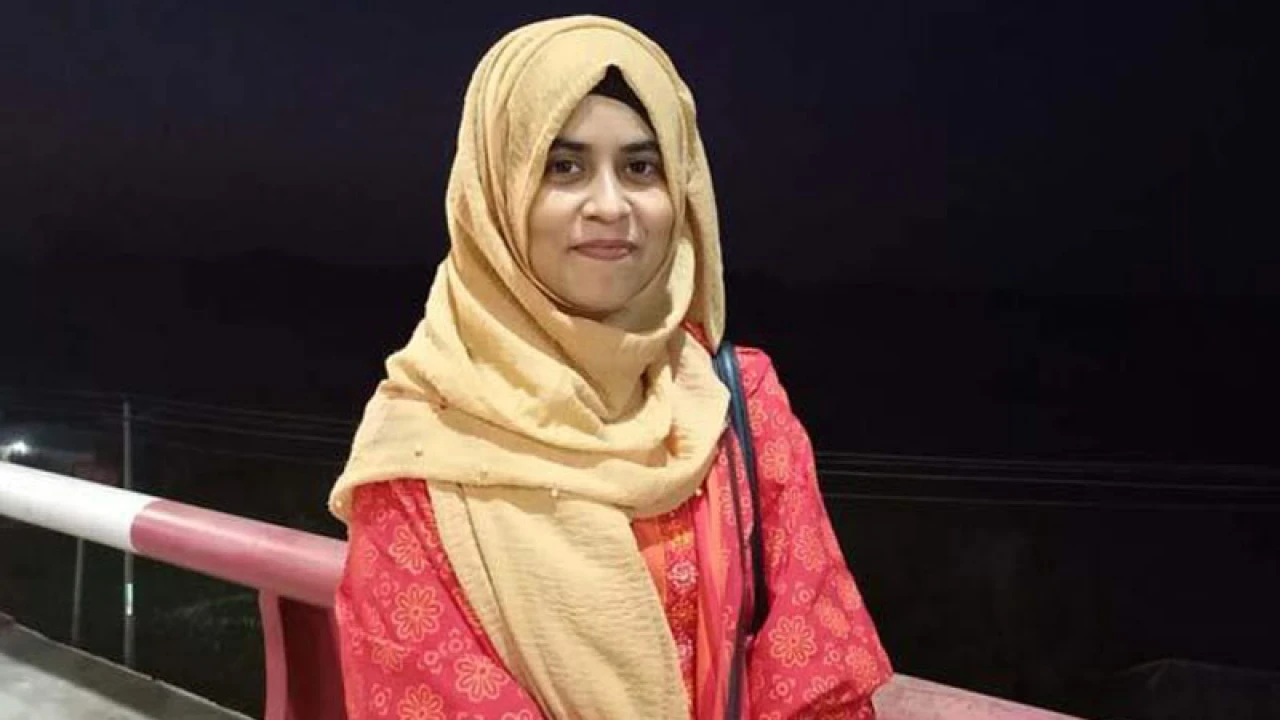 গৃহবধূর মরদেহ পৌঁছে দিতে এসে আটক স্বামী-শাশুড়ি