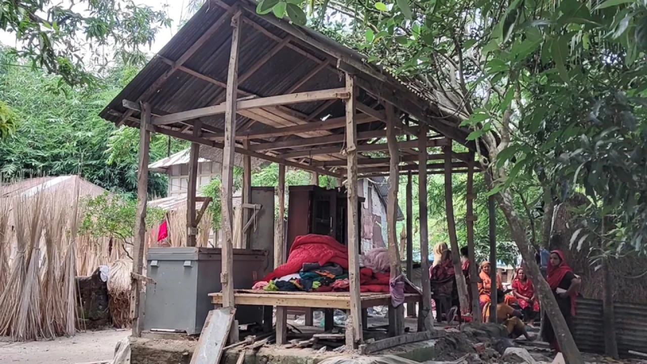 মাদারীপুরে ঘরের ভেতর বোমা বিস্ফোরণ