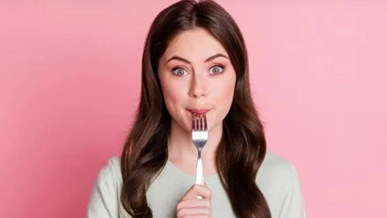 ভীষণ ক্ষুধা পেয়েছে? এই খাবারগুলো ভুলেও খাবেন না