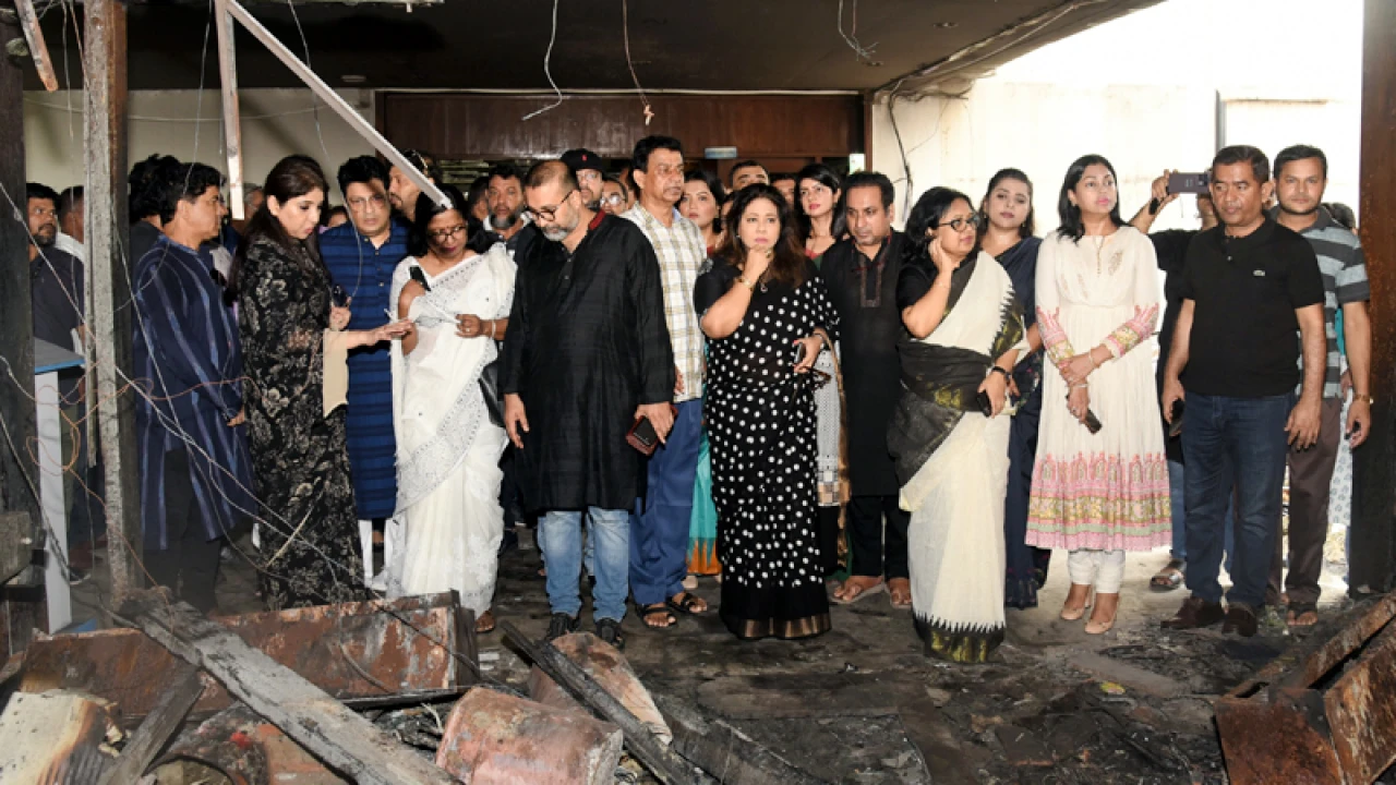 আতঙ্কে একদল শিল্পী