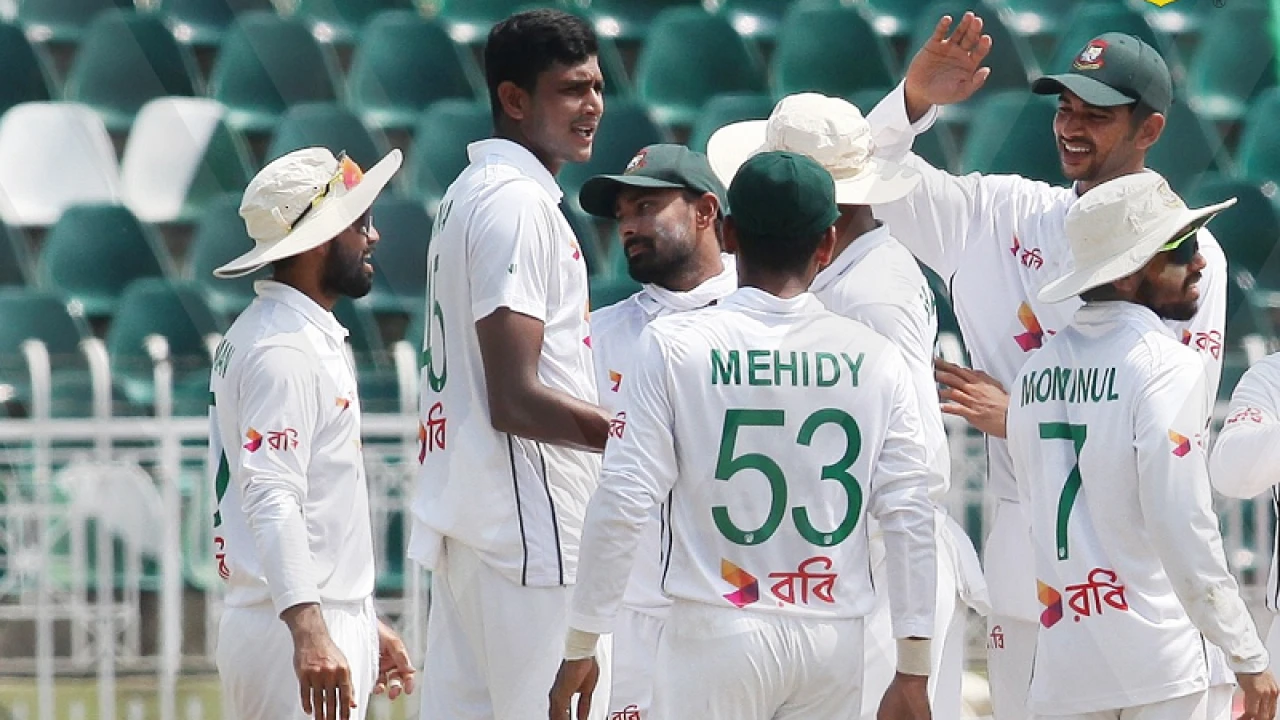 হাসানের ৫ উইকেট, জিততে ১৮৫ রান দরকার বাংলাদেশের