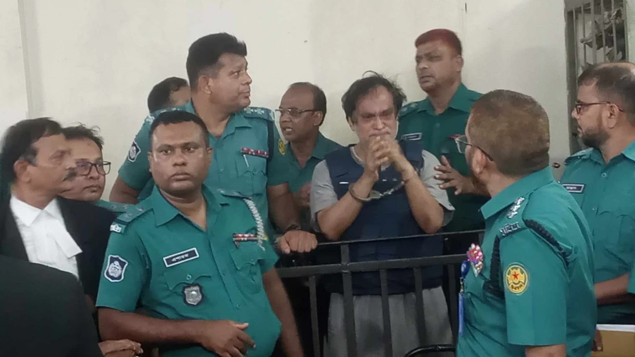 কাঠগড়ায় দাঁড়িয়ে কাঁদলেন হাজী সেলিম