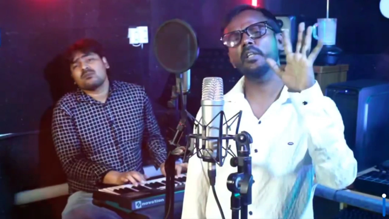 এবার ওবায়দুল কাদেরকে নিয়ে গাইলেন হিরো আলম