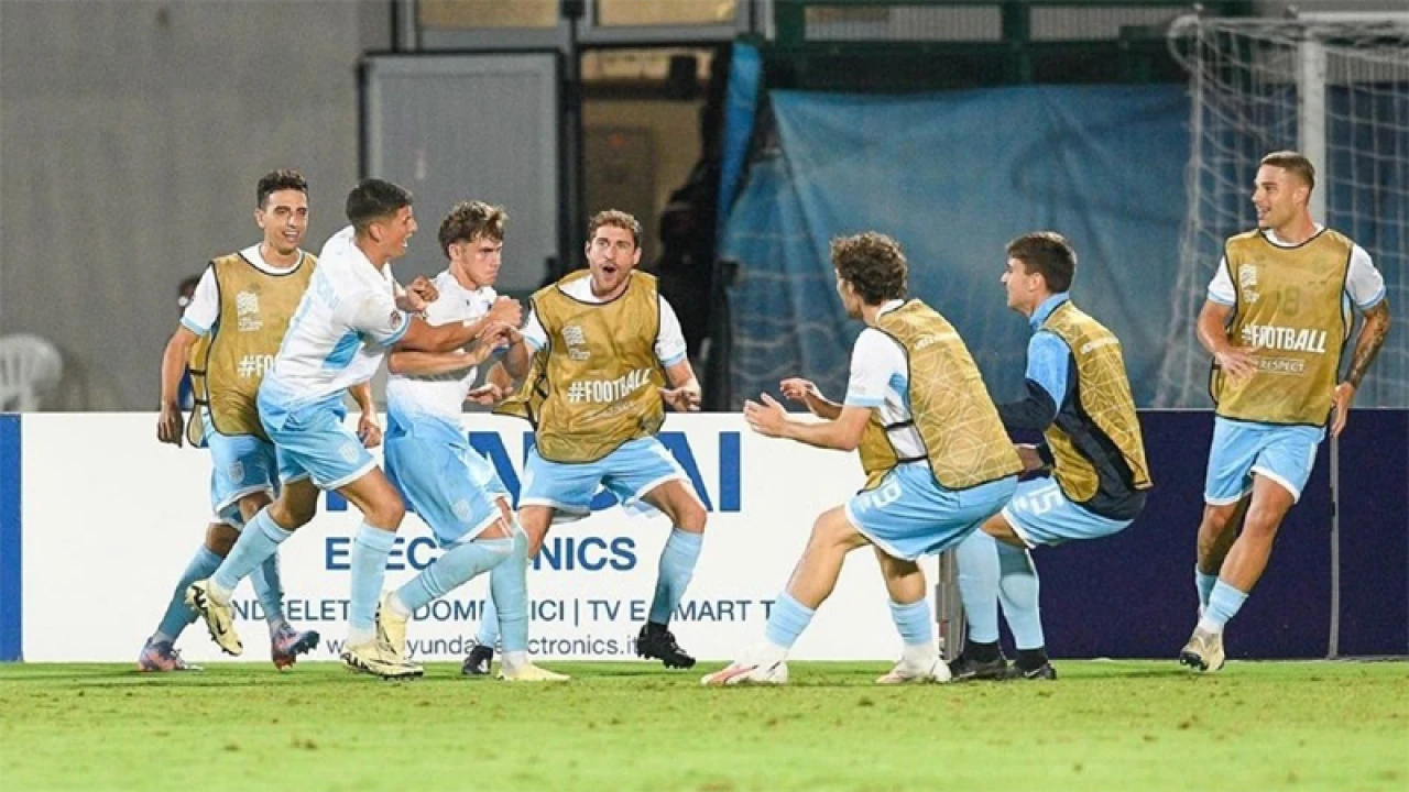 ২০ বছর পর জয়ের দেখা পেল যে দল