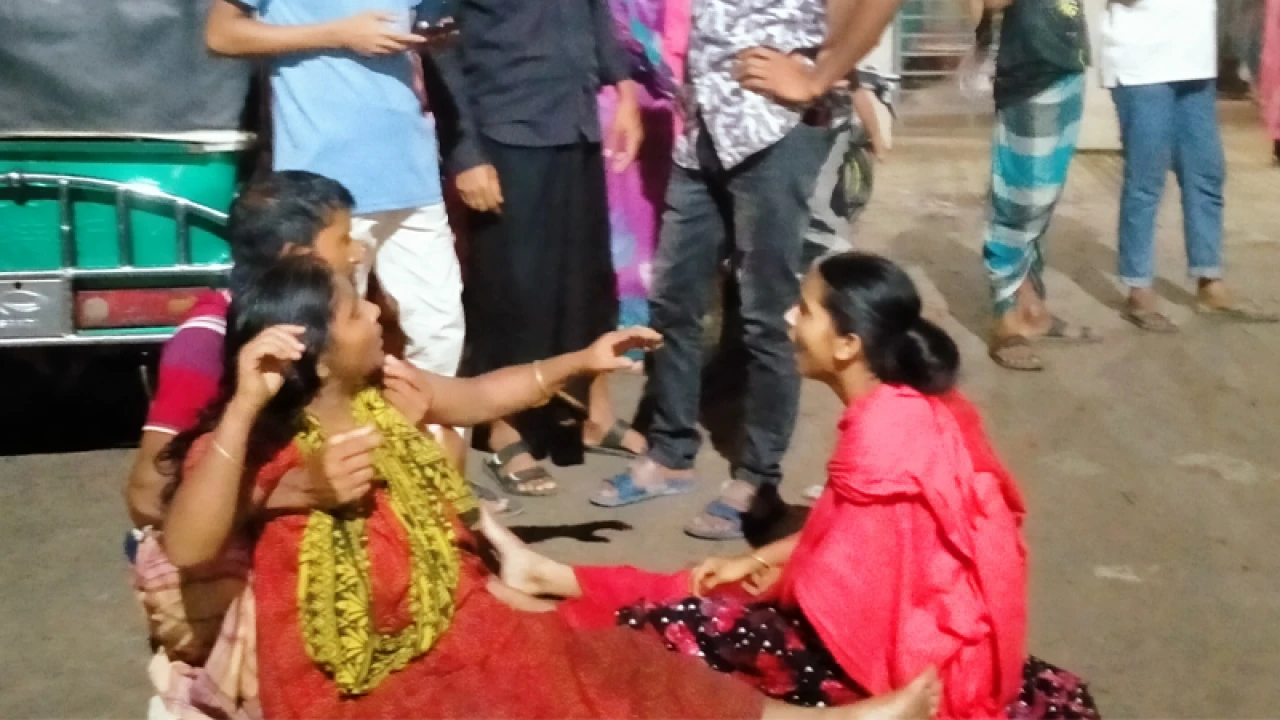 চাচা-ভাতিজাকে কুপিয়ে হত্যা, গণপিটুনিতে যুবক নিহত