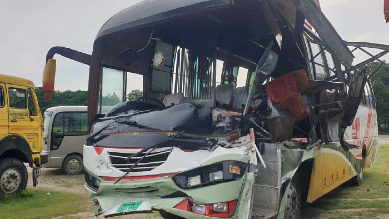 সিরাজগঞ্জে বাস-ট্রাক সংঘর্ষে নিহত ৩