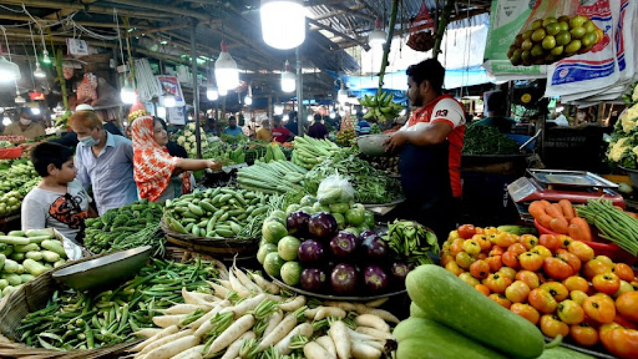সুখবর নেই বাজারে, বাড়তি দামে দিশাহারা ভোক্তা