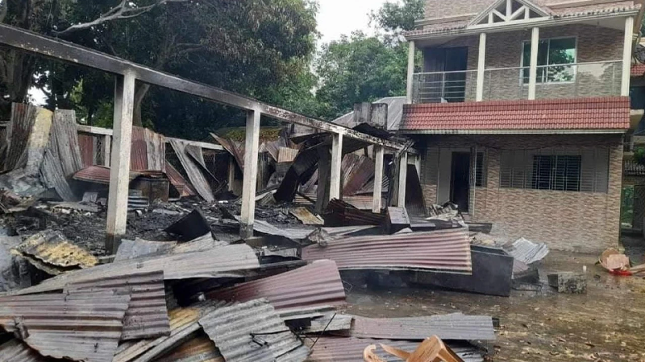 গফরগাঁওয়ে সাবেক এমপির বাড়িতে অগ্নিসংযোগ-ভাঙচুর