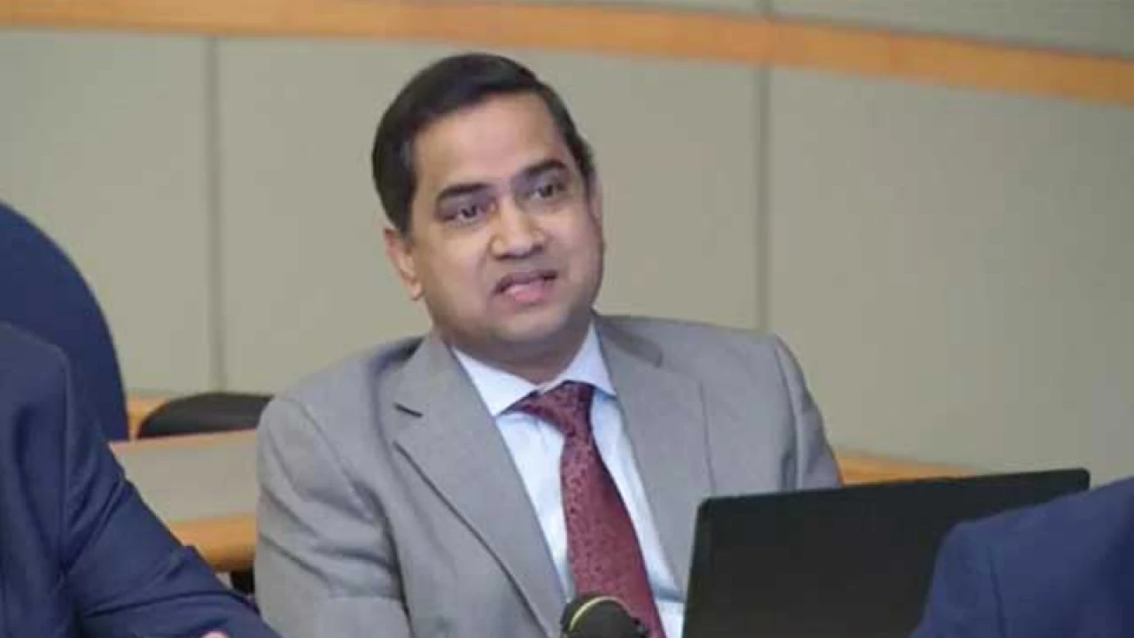 এক দশকের নির্বাসন শেষে বৃহস্পতিবার দেশে ফিরছেন সাংবাদিক মুশফিক