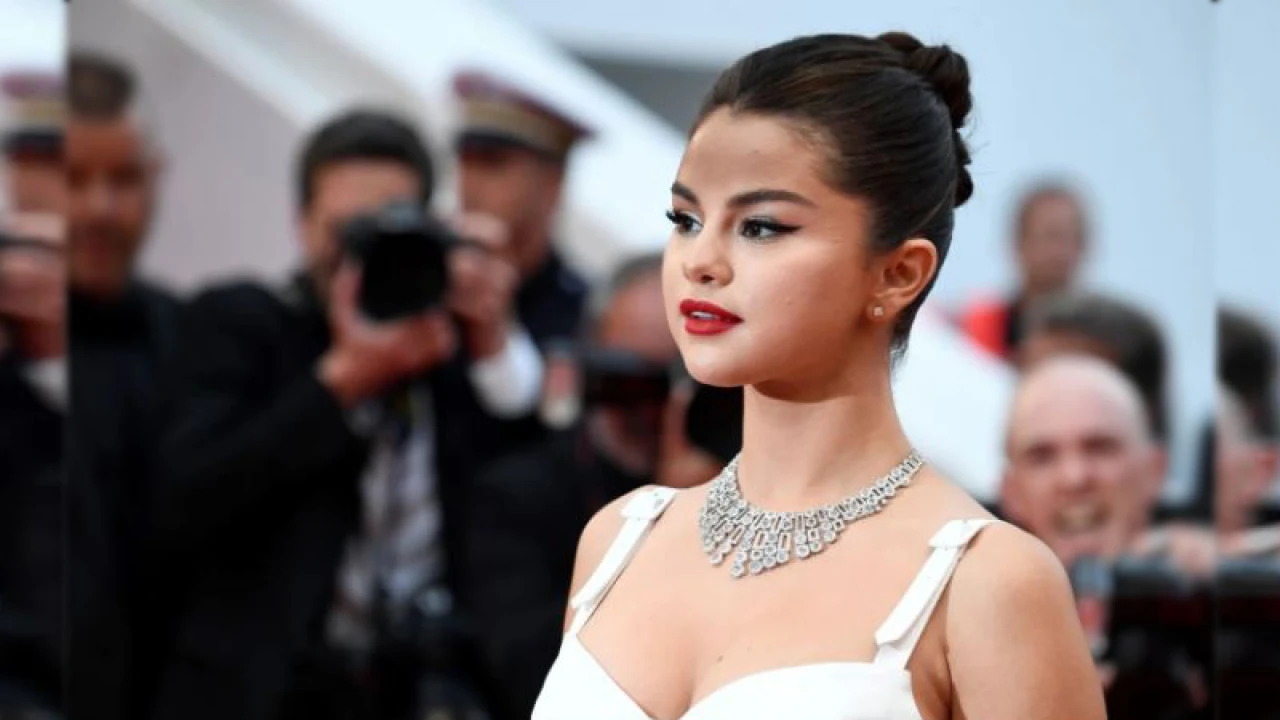 সেলেনা গোমেজ এখন বিলিয়নিয়ার