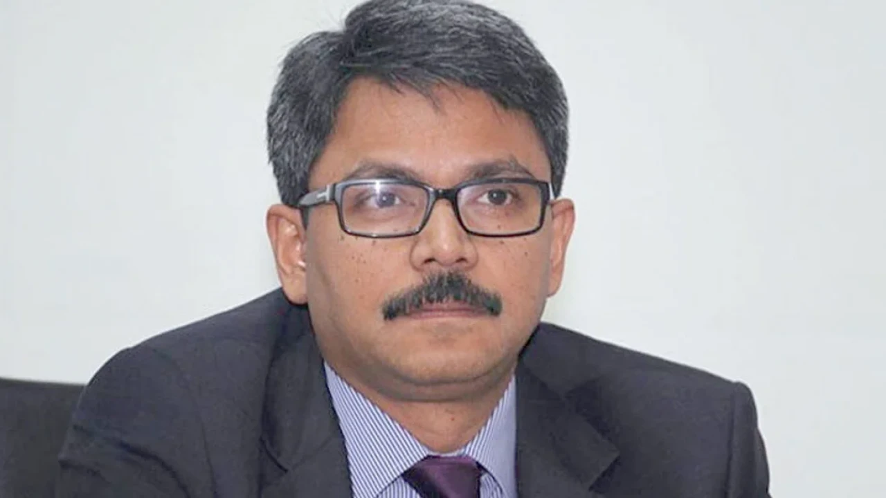 শাহরিয়ার আলম ও তার পরিবারের ব্যাংক হিসাব তলব