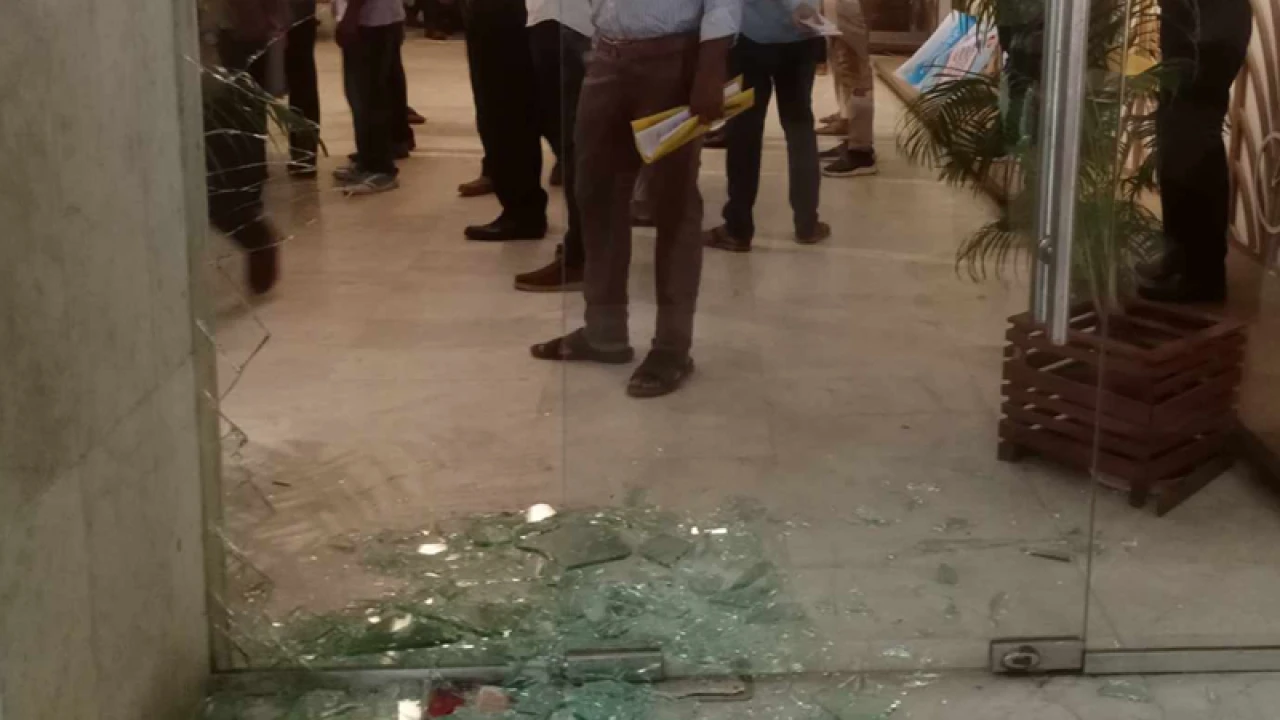 তিতাসে নতুন এমডি, প্রতিবাদে পেট্রোবাংলায় হামলা