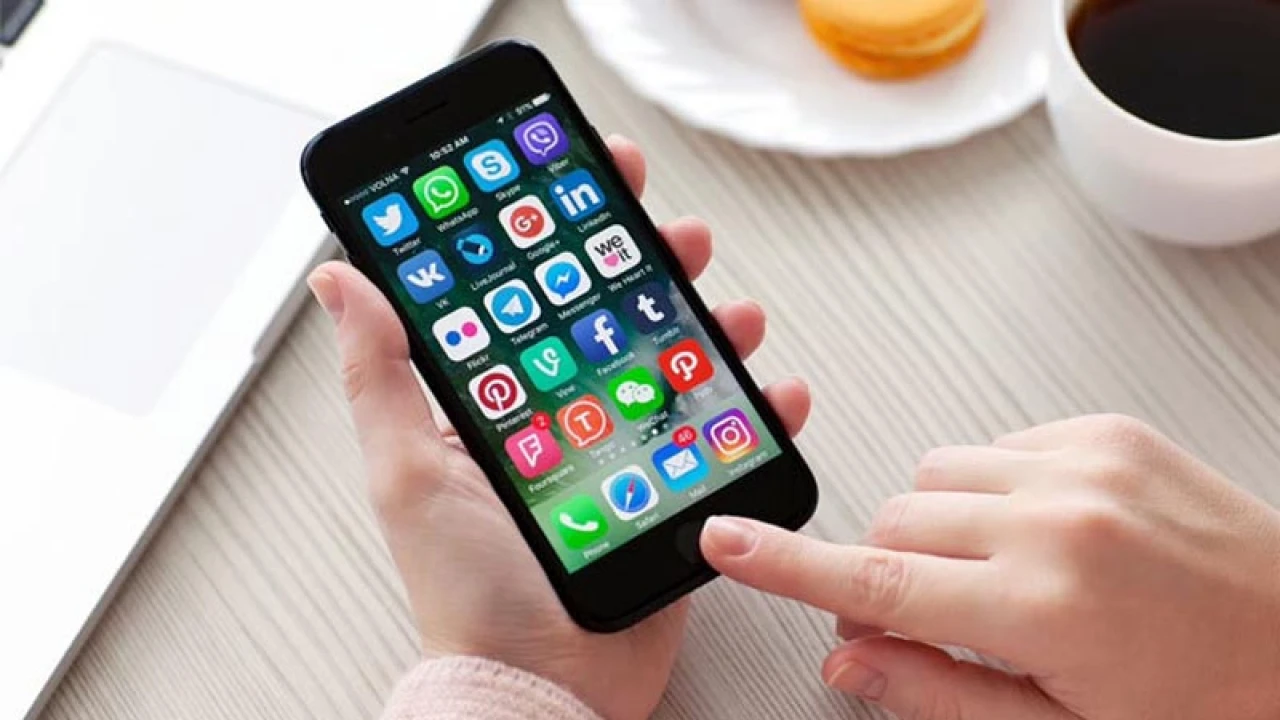 স্মার্টফোনে কত ধরনের ডিসপ্লে হয়, কোনটা ভালো?