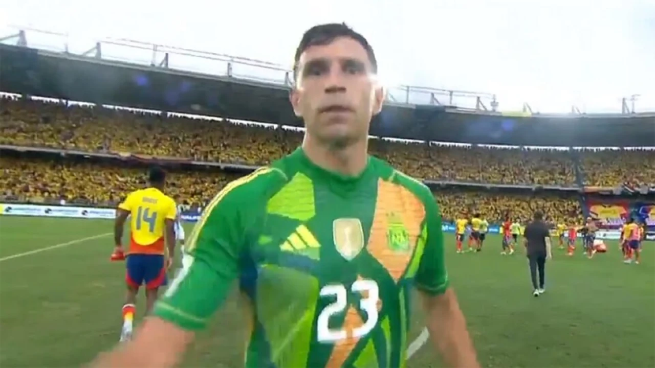 ক্যামেরায় থাপ্পড় মারা মার্তিনেজের শাস্তি দাবি