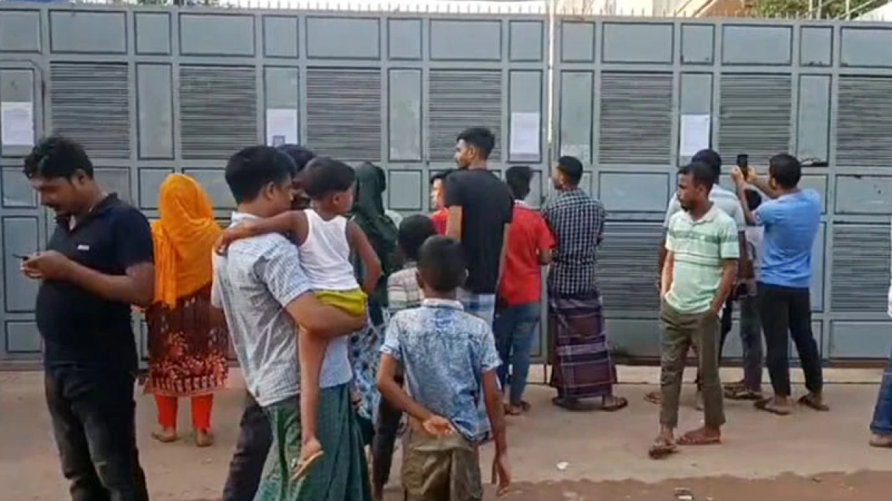 আশুলিয়া ও গাজীপুরে ২২৮ কারখানা বন্ধ, ৩০টিতে ছুটি