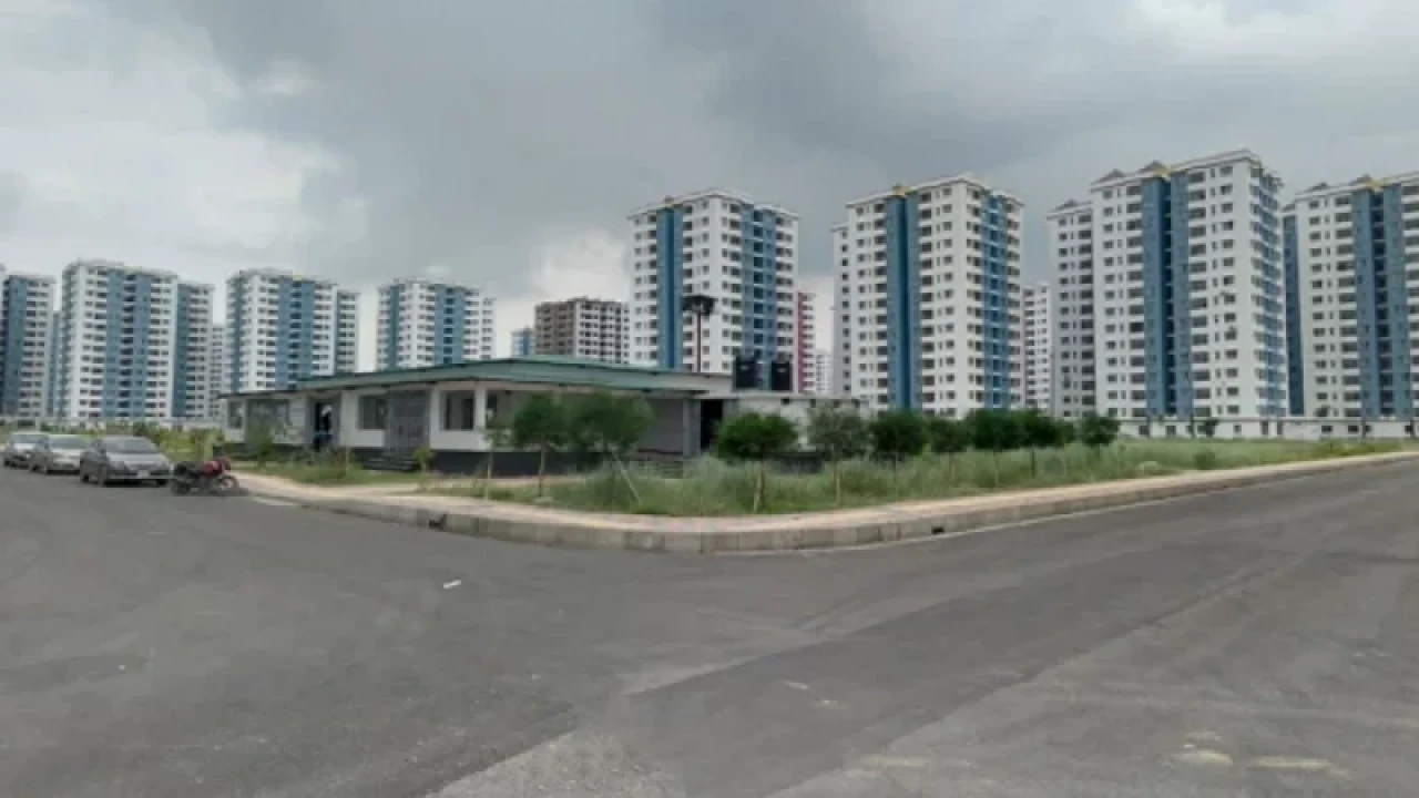 রাষ্ট্রীয় অবদানের দোহাইয়ে প্লট পান ১৫ ড্রাইভার