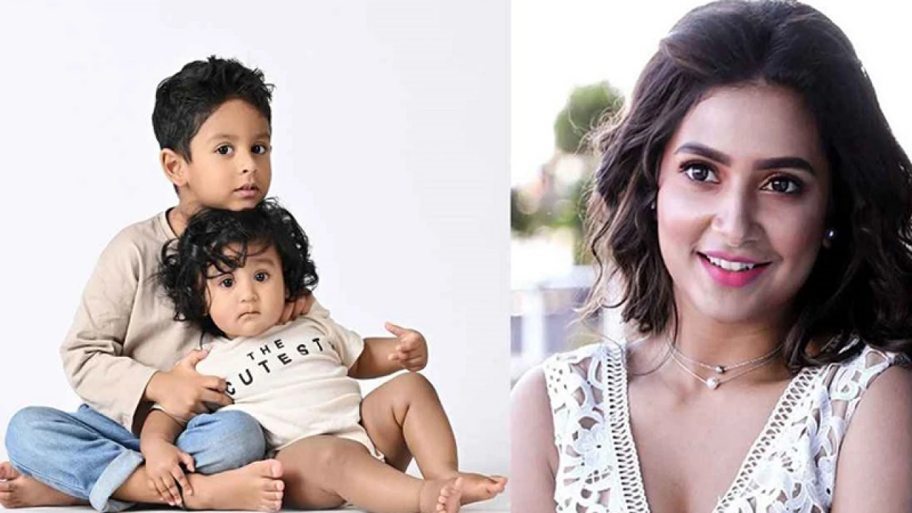 প্রকাশ পেল শুভশ্রী–কন্যার ছবি