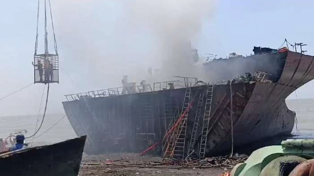 সীতাকুণ্ডে শিপইয়ার্ডে বিস্ফোরণের ঘটনায় আরও ২ জনের মৃত্যু