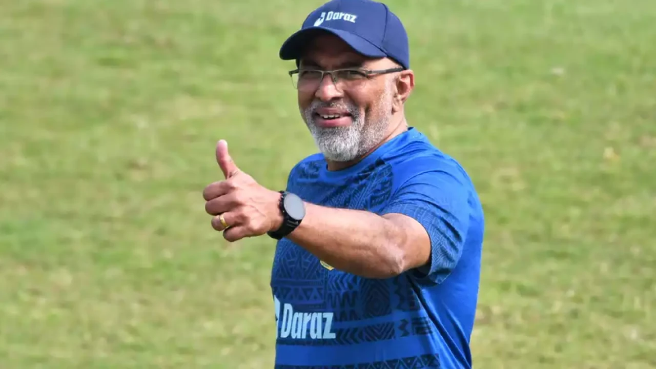 রাতে ঢাকায় ফিরছেন হাথুরুসিংহে