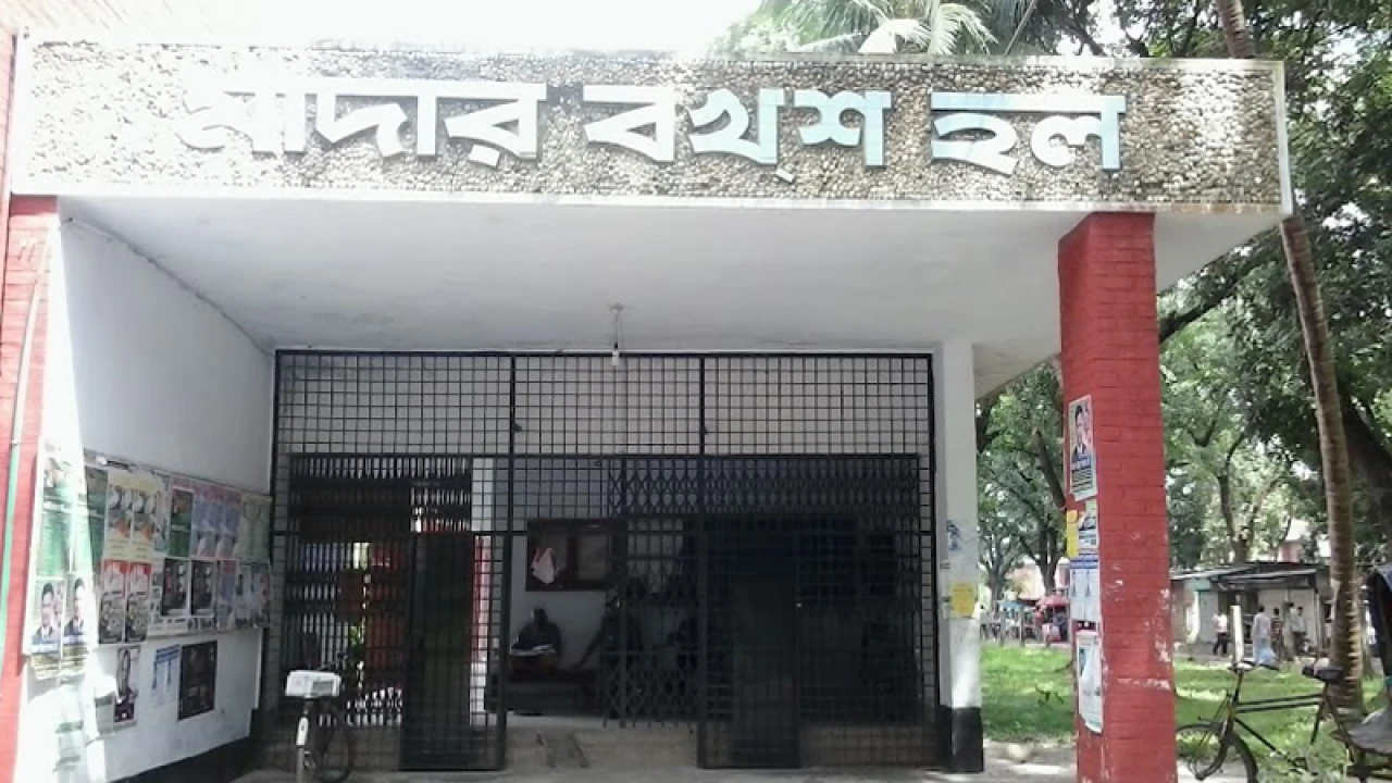 সিট বাণিজ্যের অভিযোগে আটক ছাত্রলীগকর্মীকে ছেড়ে দিল পুলিশ