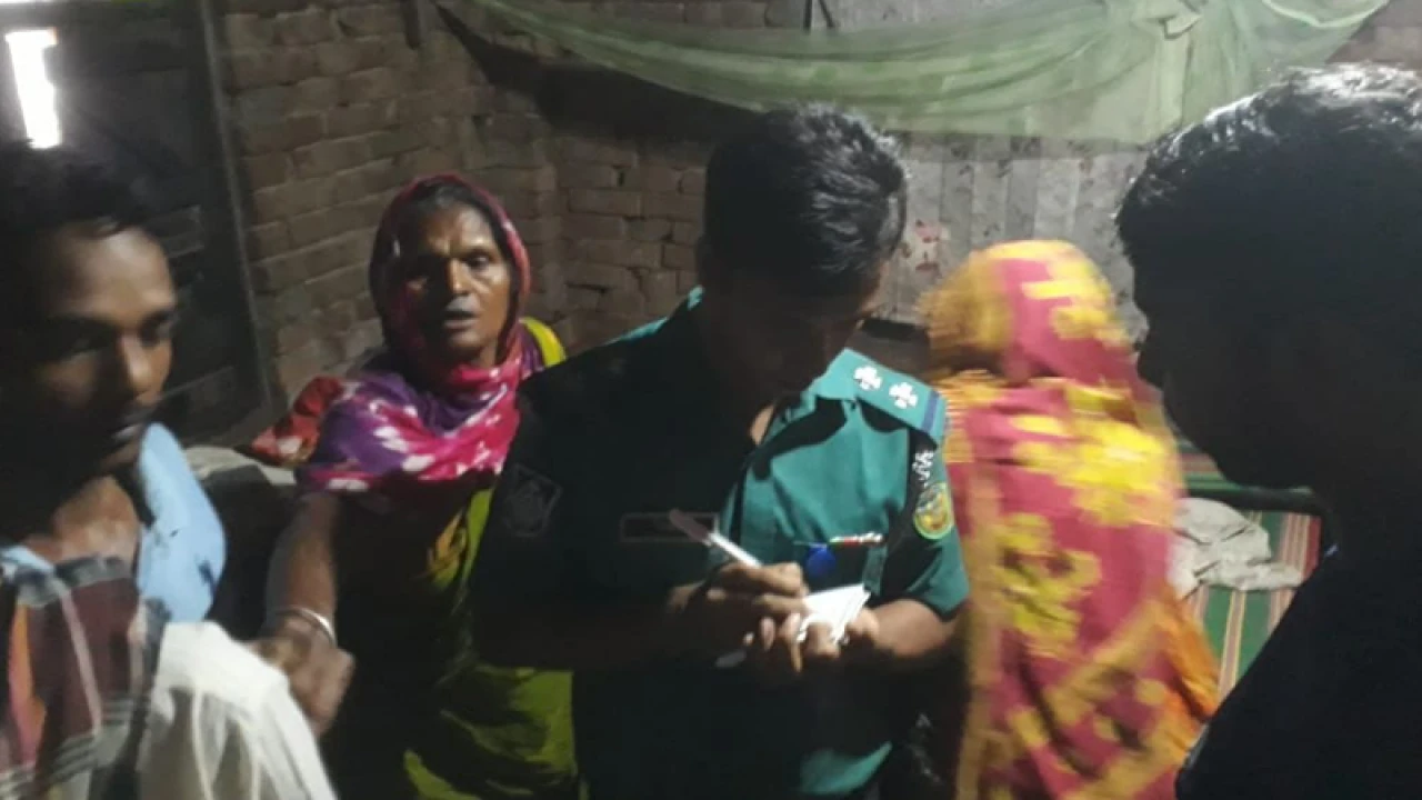 নিজ বাড়িতে নারীকে গলাকেটে হত্যা