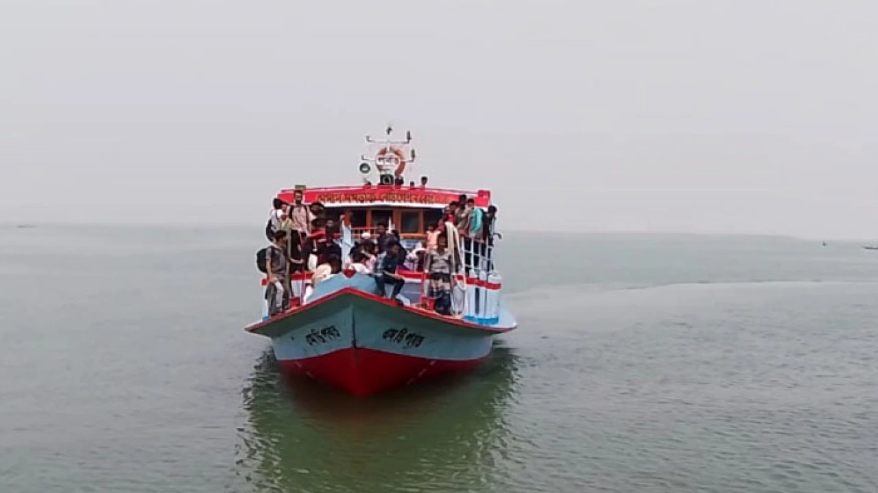 দৌলতদিয়া-পাটুরিয়া নৌরুটে লঞ্চ চলাচল স্বাভাবিক