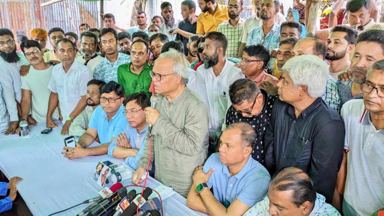 আ. লীগ নেতাকর্মীদের অবৈধ অস্ত্র এখনও ব্যবহার হচ্ছে: রিজভী