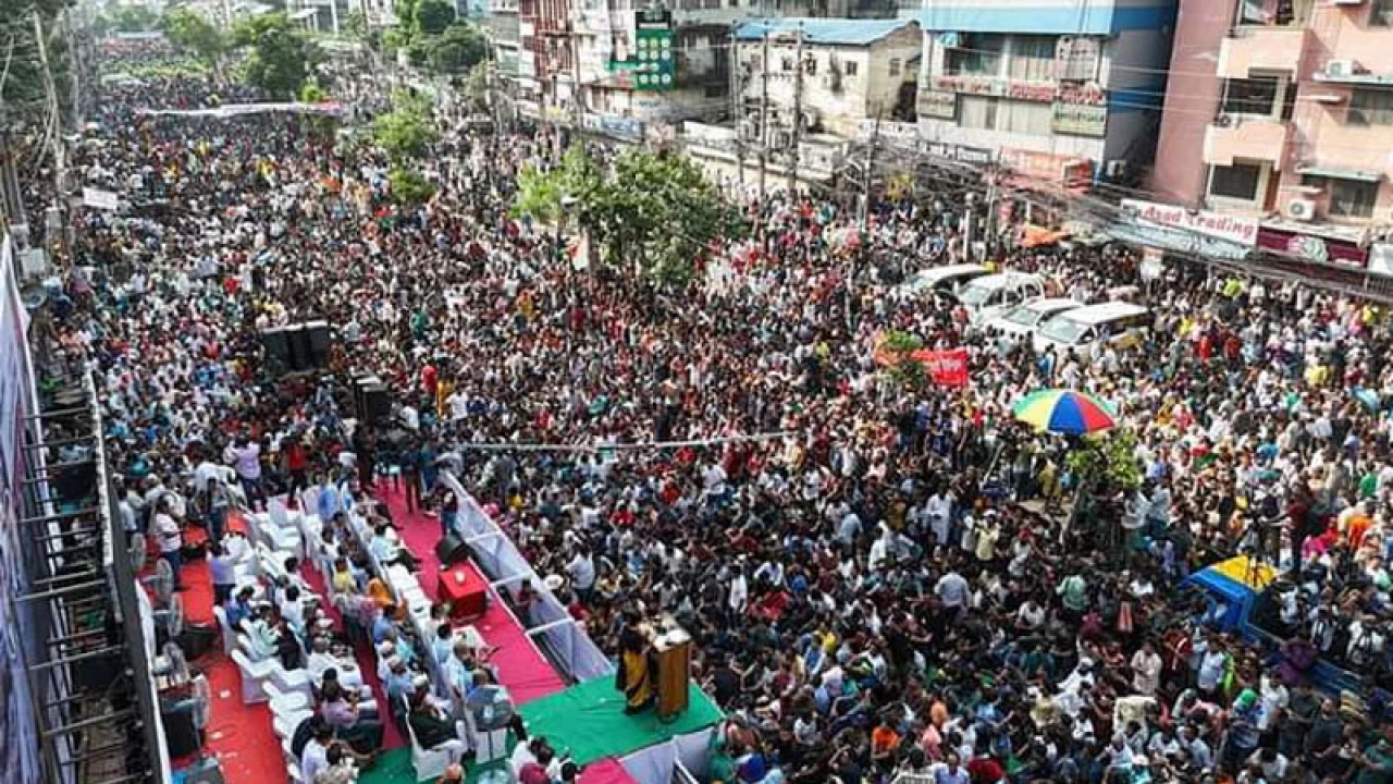চলছে বিএনপির সমাবেশ, লোকে-লোকারণ্য নয়াপল্টন