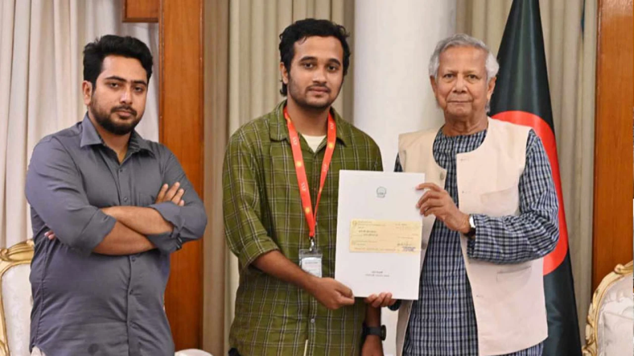 শহিদদের পরিবারকে ৫ লাখ টাকা করে দেবে স্মৃতি ফাউন্ডেশন