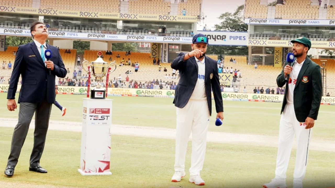 টস জিতে বোলিংয়ে বাংলাদেশ